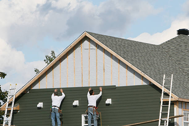 Professional Siding Installation technician working in Collinsville, IL